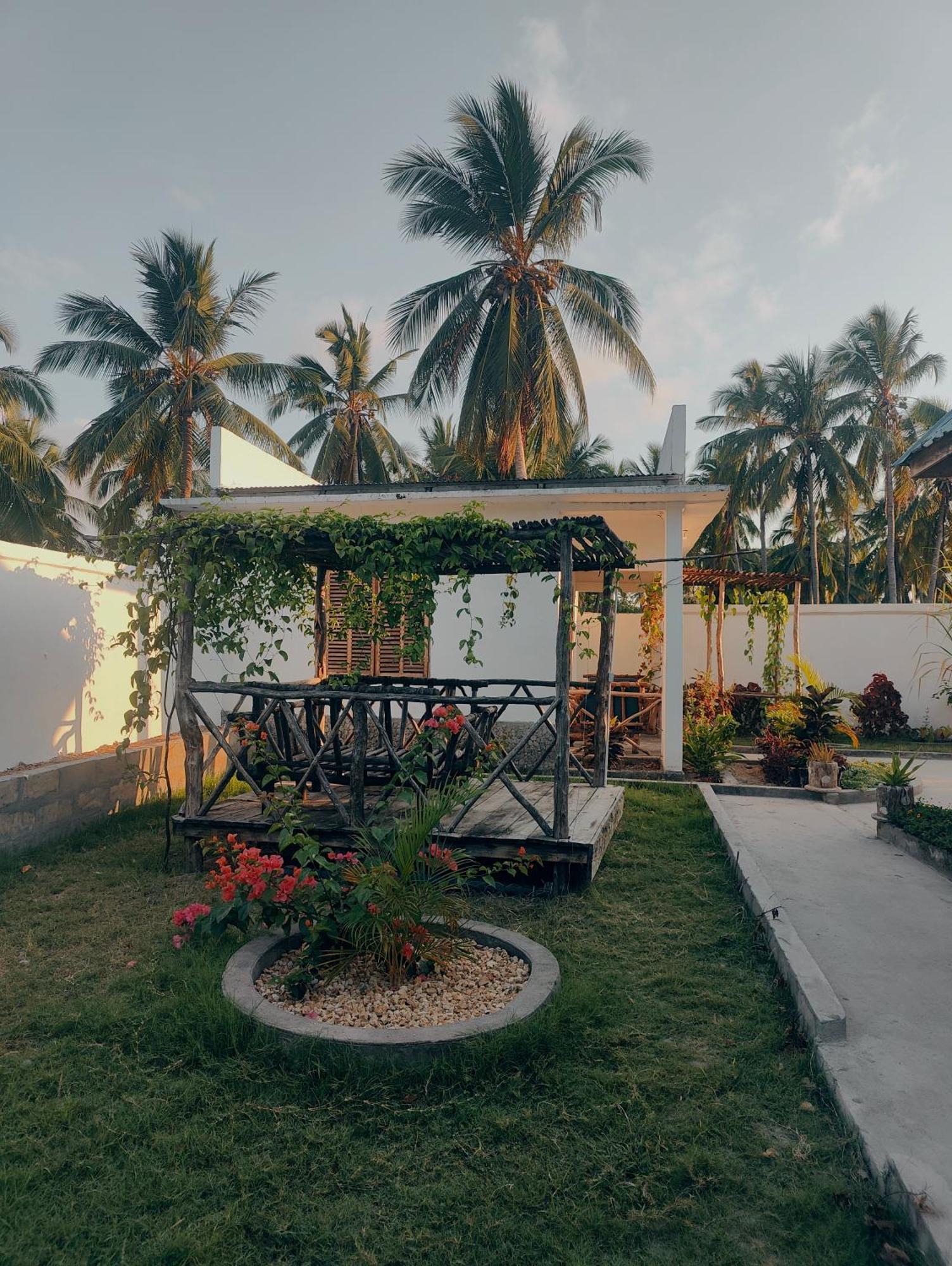 Mafia Island Bungalows Utende Екстер'єр фото