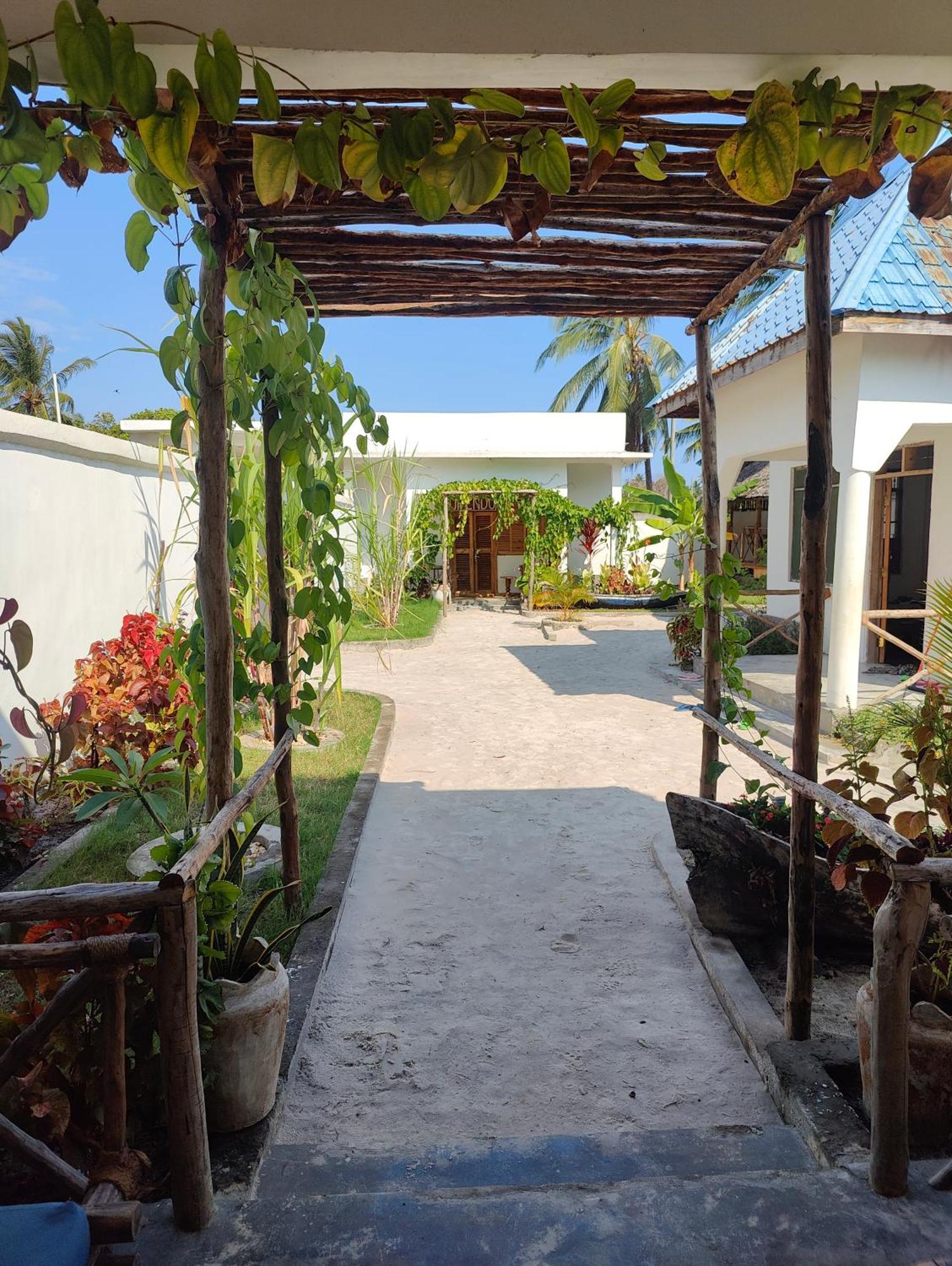 Mafia Island Bungalows Utende Екстер'єр фото