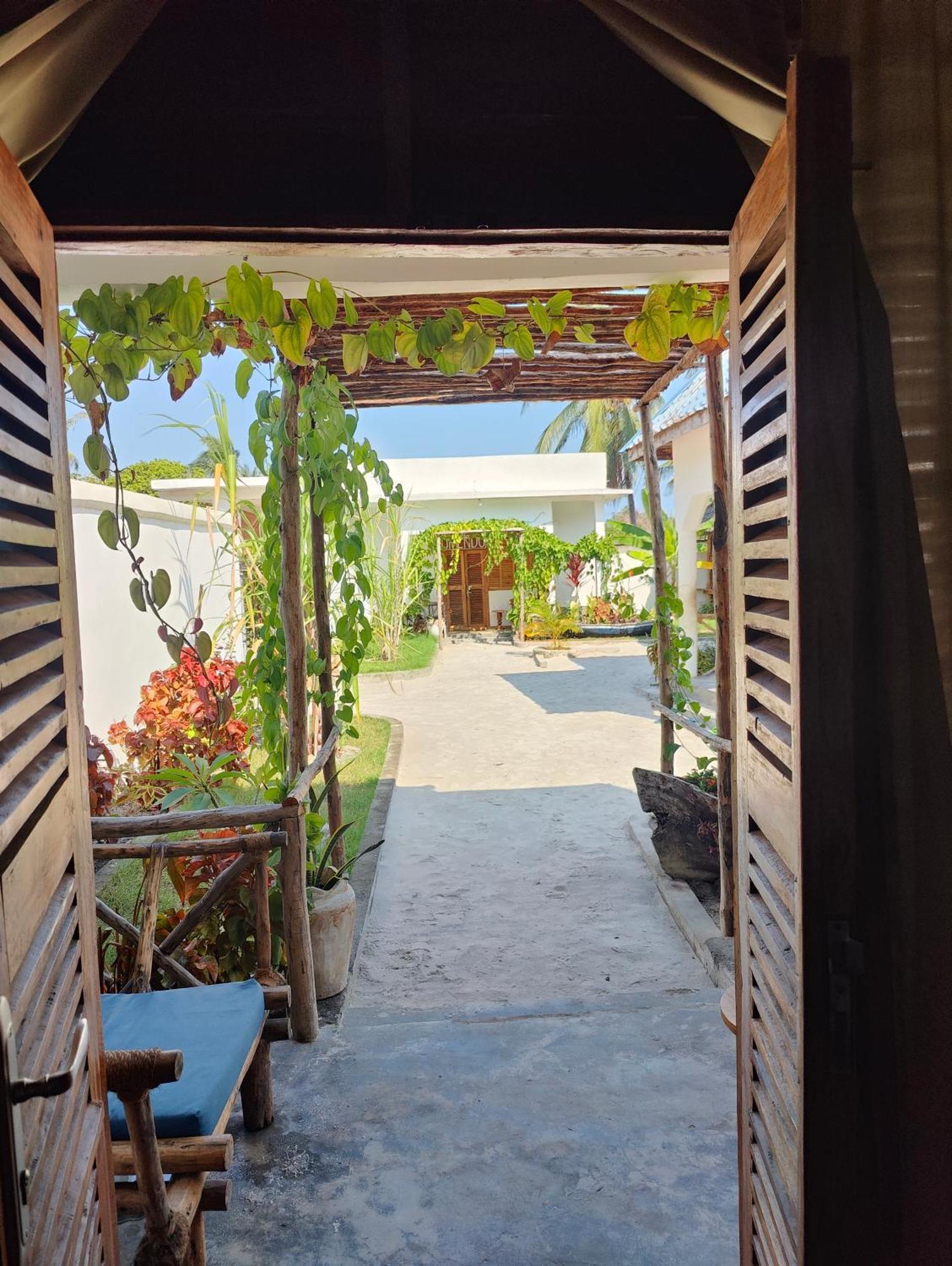 Mafia Island Bungalows Utende Екстер'єр фото
